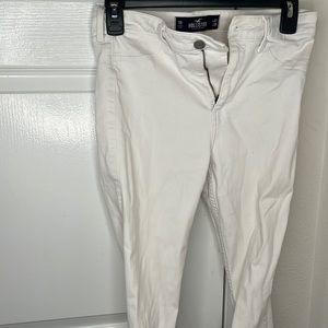 white hollister jeans a size 5 regular